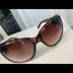 Kenneth Cole Reaction Women’s oversized sunglasses
